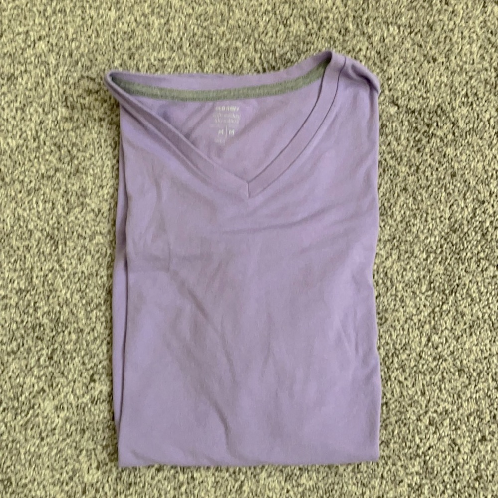 Old Navy Men’s v-neck shirt sz m EUC